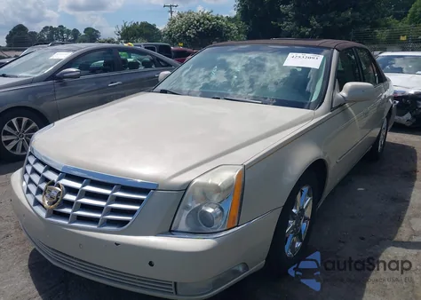 2010 Cadillac Dts Luxury Collection z USA, uszkodzony, nr VIN 1G6KD5EY3AU130358